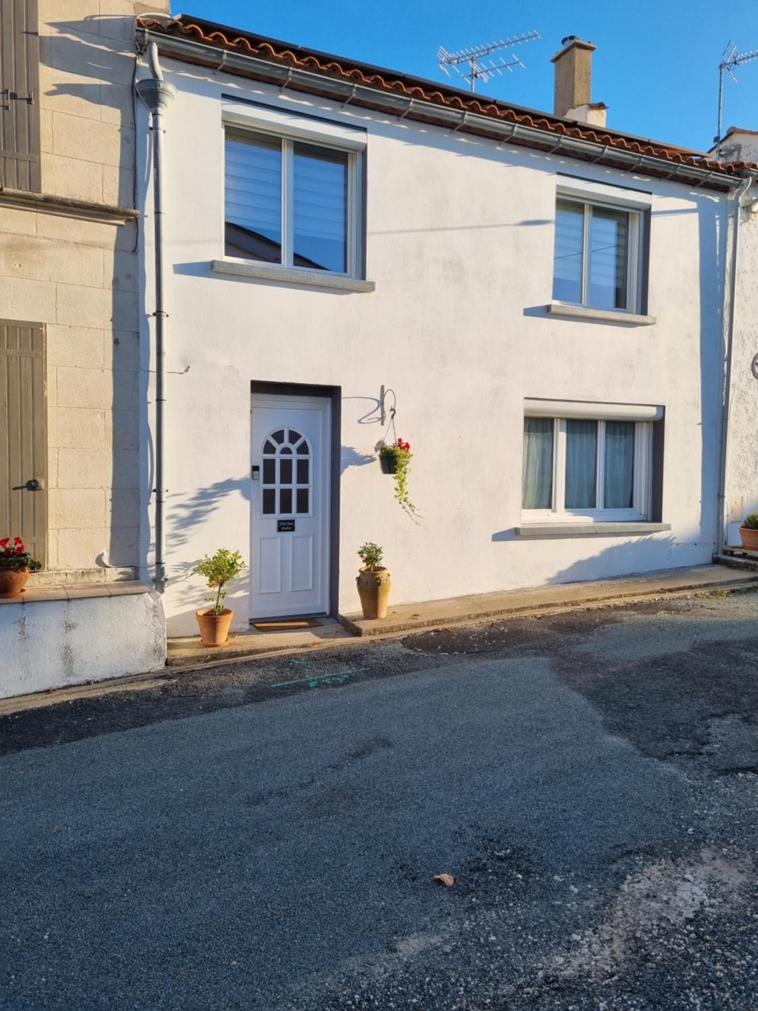 Gite Chez Gladys Chenac Saint Seurin d'Uzet Exterior foto